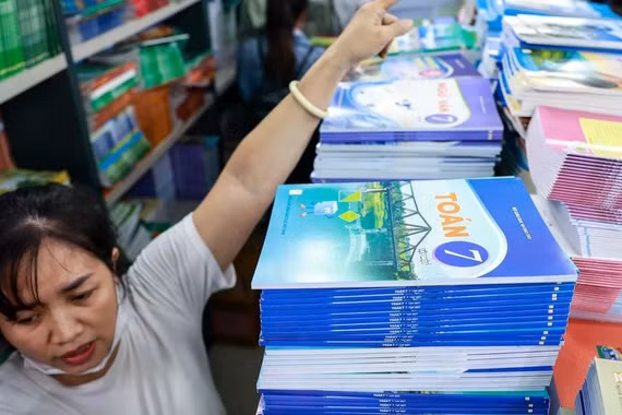 Bộ GD-ĐT chỉ đạo nóng về sách giáo khoa, phải điều chuyển ngay để không thiếu sách