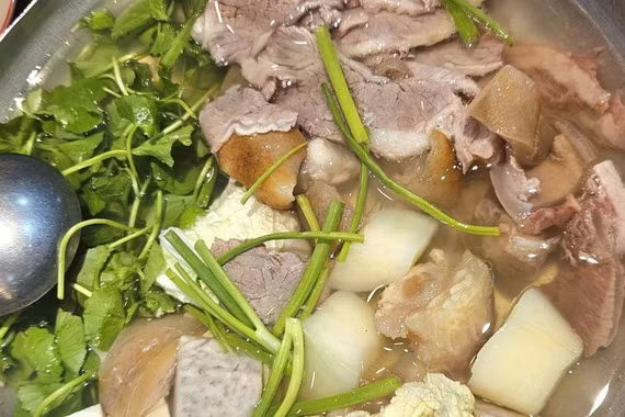 Mưa lạnh ăn lẩu, cháo, súp: Người bệnh thận, bệnh nền cần lưu ý gì?