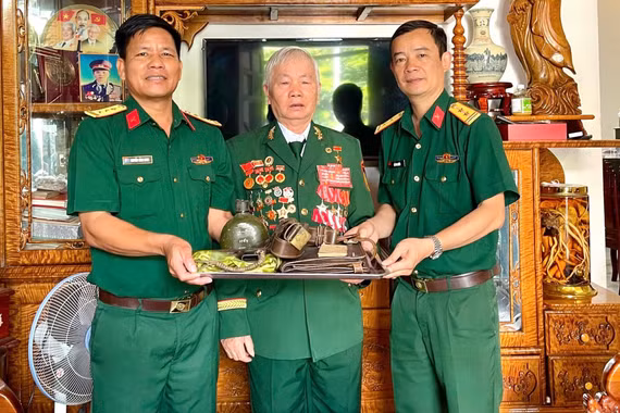 “Viết tiếp câu chuyện hòa bình” từ kỷ vật chiến trường