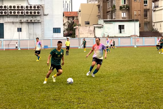 Cựu cầu thủ Bình Định giao hữu với cựu sinh viên Trường Đại học Khoa học tự nhiên