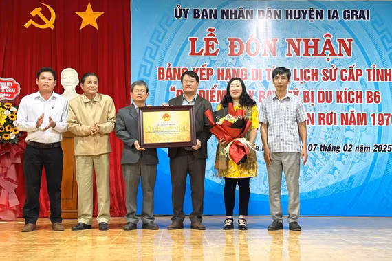 Cần tôn vinh xứng tầm du kích Puih Glớ