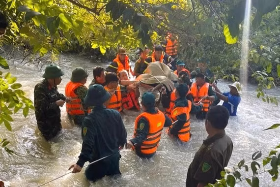 Tìm thấy thi thể người đàn ông bị nước lũ cuốn khi cắm trại ở Lâm Đồng