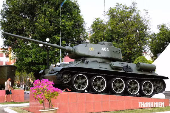 Xe tăng T-34 bảo vệ chủ quyền biển đảo