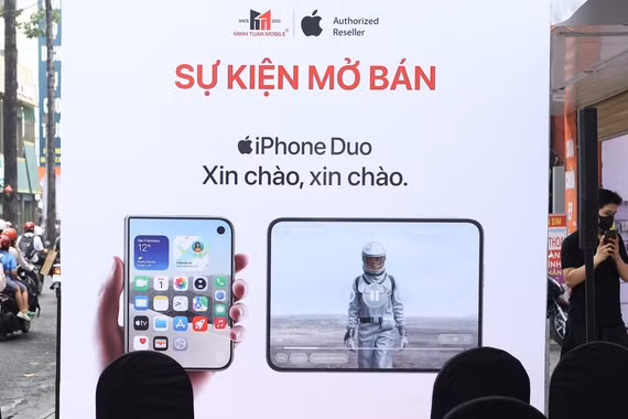 Những chiếc iPhone Duo đầu tiên đến tay người dùng Việt Nam