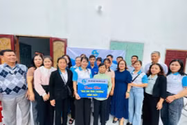 Hội Liên hiệp phụ nữ xã Ia Sol tổ chức trao nhà Mái ấm tình thương cho gia đình chị Trần Thị Khánh. Ảnh: V.C
