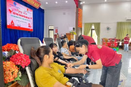Đông đảo người dân cụm khu vực Phú Thiện tham gia hiến máu tình nguyện. Ảnh: Vũ Chi