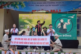 Sôi nổi các hoạt động Ngày hội văn hóa đọc phường Ayun Pa. Ảnh: Vũ Chi