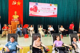 Đông đảo cán bộ, người dân các xã Ia Pa, Ia Tul, Pờ Tó tham gia hiến máu tình nguyện. Ảnh: Vũ Chi