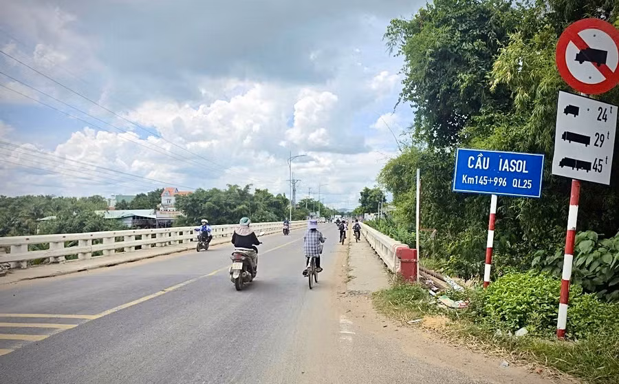 cau-ia-sol-xa-phu-thien.jpg