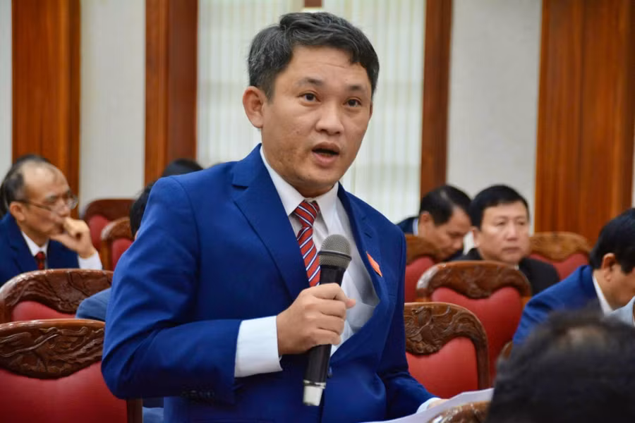 dai-bieu-pham-quang-an-pho-chu-tich-hdnd-xa-tuy-phuoc-bac-dat-cau-hoi-lien-quan-den-nguyen-nhan-xay-ra-lu-lut.jpg