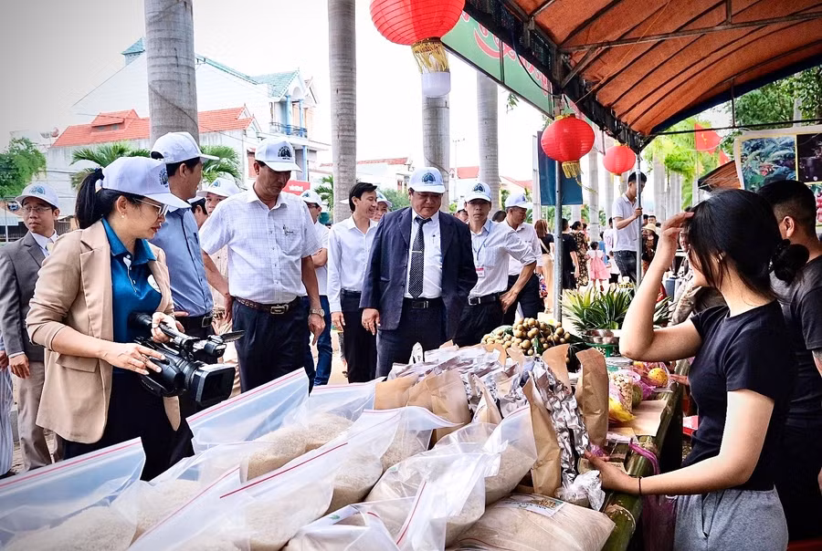 nhieu-san-pham-ocop-nong-san-dac-san-va-san-pham-tieu-bieu-cua-dia-phuong-se-duoc-gioi-thieu-quang-ba-den-nguoi-tieu-dung-va-du-khach.jpg