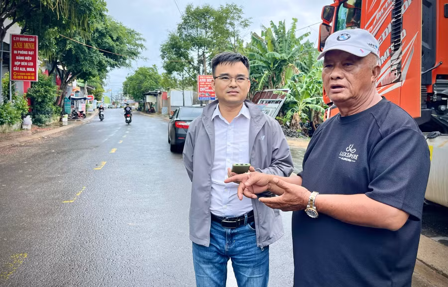 ong-nguyen-nhieu-mac-ao-den-cho-biet-cac-cong-trinh-giao-thong-da-hoan-thanh-gan-10-nam-nay-nhung-van-chua-duoc-thanh-toan-het-cac-khoan-no-cong-trinh-con-lai.jpg