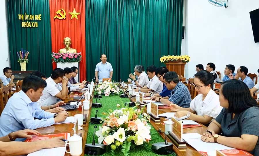 pho-bi-thu-tinh-uy-chu-tich-ubnd-tinh-rah-lan-chung-phat-bieu-chi-dao-tai-buoi-lam-viec-voi-ban-thuong-vu-thi-uy-an-khe.jpg