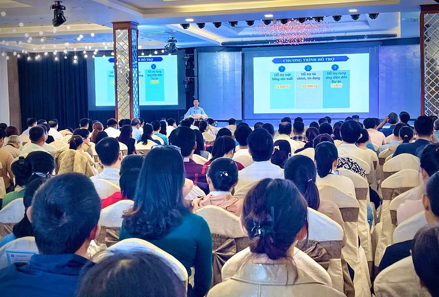 hon-200-ho-kinh-doanh-tren-dia-ban-cac-phuong-pleiku-dien-hong-hoi-phu-thong-nhat-tham-du-hoi-nghi-phat-trien-ho-kinh-doanh-thanh-doanh-nghiep-tinh-gia-lai.jpg