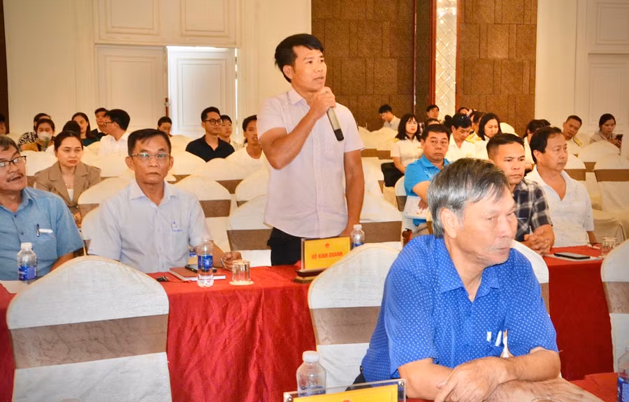 cac-dai-bieu-dat-cau-hoi-truc-tiep-tai-hoi-nghi-lien-quan-den-cac-chinh-sach-ho-tro-ho-kinh-doanh-chuyen-doi-thanh-doanh-nghiep-anh-minh-phuong.jpg