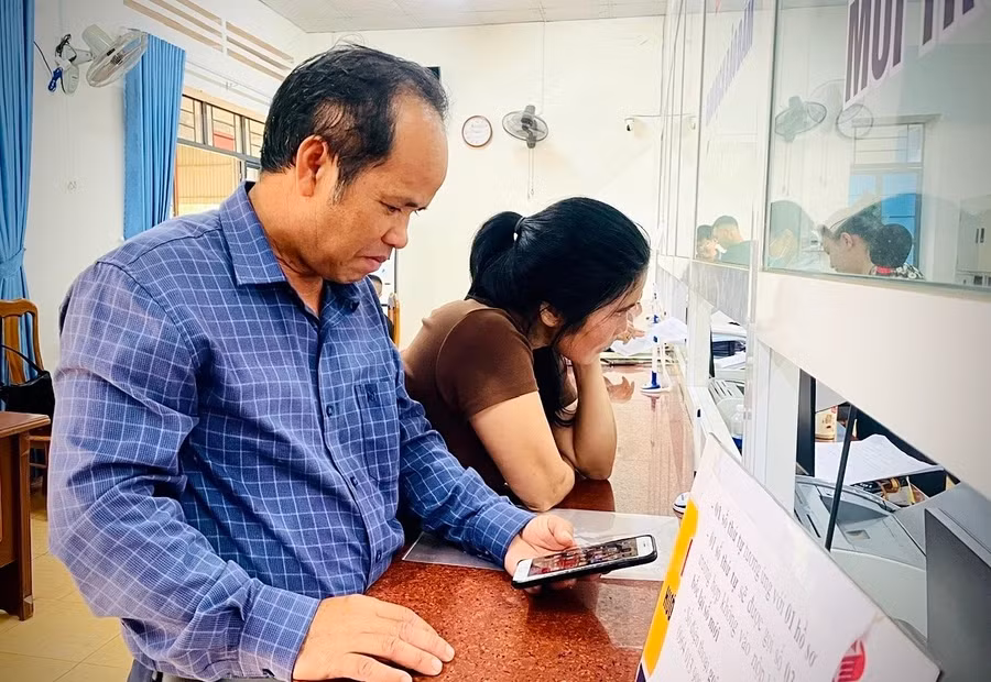 anh-ro-mah-huen-lang-breng-den-lam-thu-tuc-lien-quan-den-dat-dai.jpg