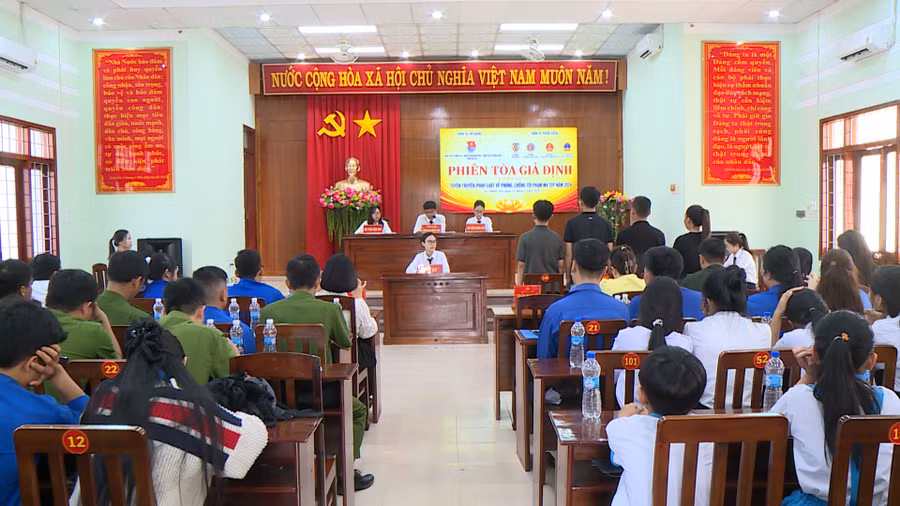 chuong-trinh-phien-toa-gia-dinh-tuyen-truyen-phap-luat-ve-phong-chong-toi-pham-ma-tuy-nam-2026.jpg