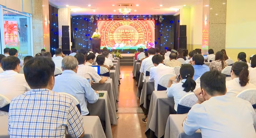 so-noi-vu-tap-huan-van-hoa-cong-vu-dao-duc-cong-vu-cho-can-bo-cong-chuc-vien-chuc.jpg