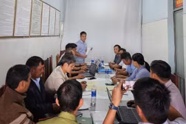 Ông Trần Mạnh Hùng - PGĐ Ban Quản lý Dự án RECAF tại Gia Lai làm việc với UBND xã Kon Chiêng để phối hợp triển khai dự án
