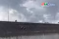 Thả hoa đăng: Ước nguyện lên trời, rác thải ở lại