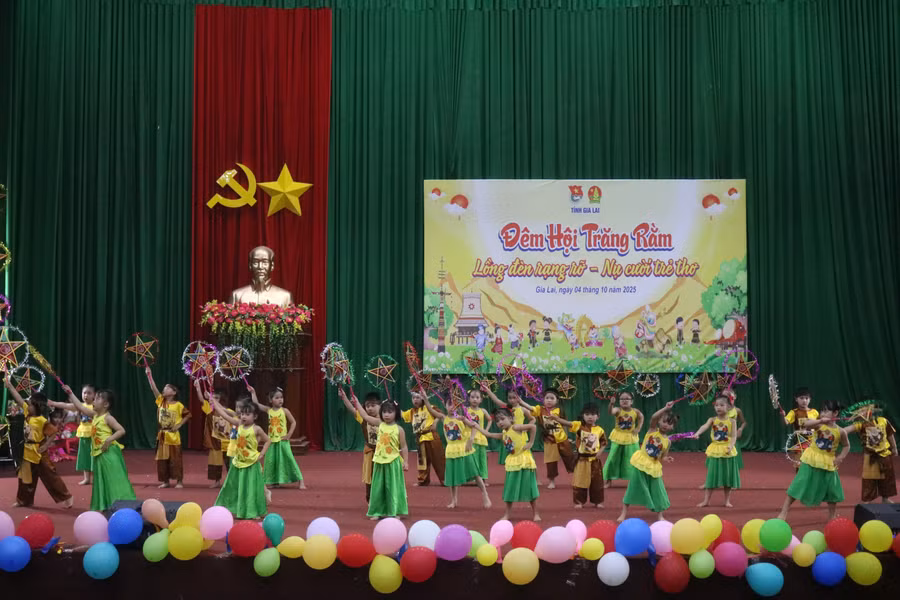 dem-hoi-trang-ram-an-lao-3.jpg