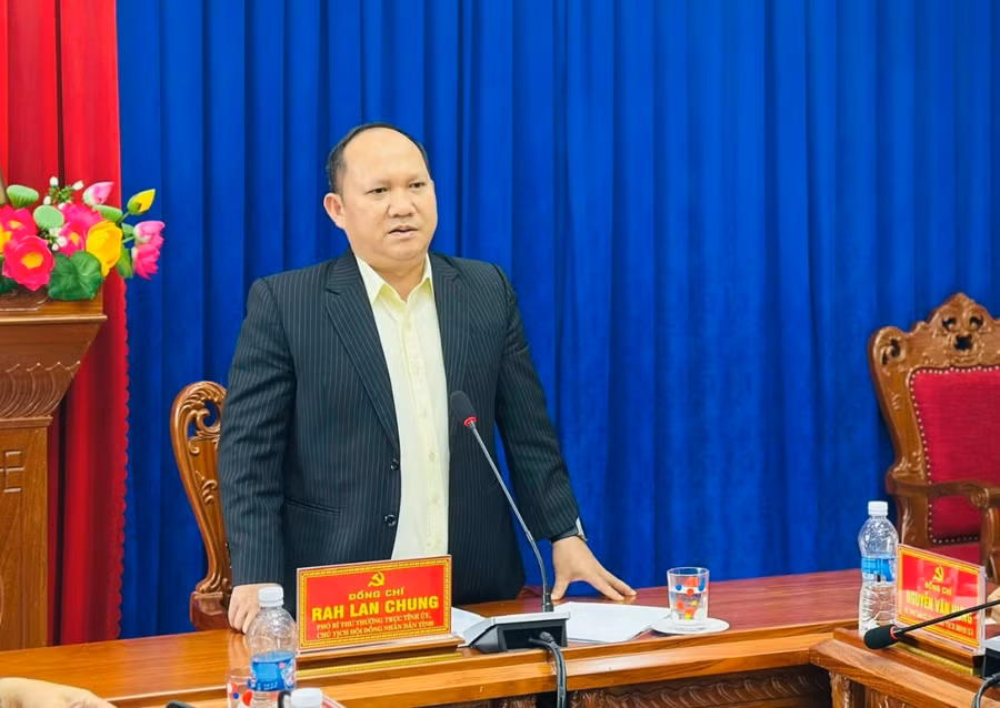 pho-bi-thu-thuong-truc-tinh-uy-rah-lan-chung-phat-bieu-chi-dao-tai-buoi-kiem-tra-anh-ht.jpg