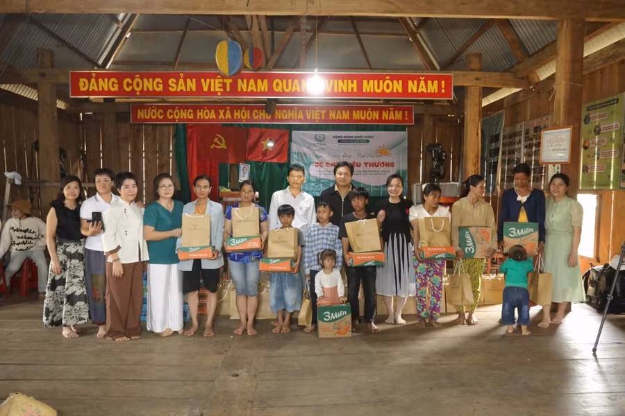 tang-qua-thon-1-2.jpg