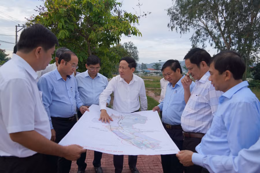 chu-tich-lam-viec-phu-my-dong.jpg