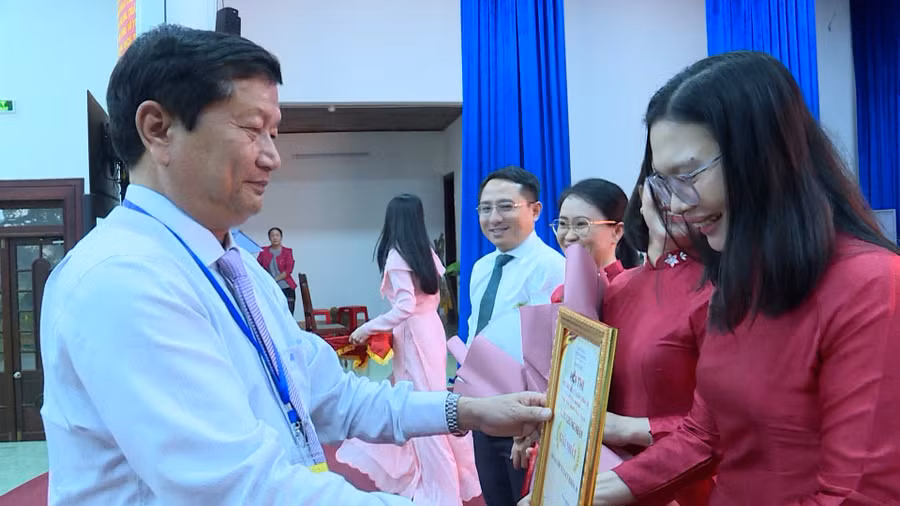 trao-giai-nhat.jpg