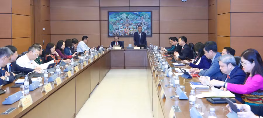 quang-canh-phien-thao-luan-tai-to-anh-doan-dbqh-tinh-gia-lai.jpg