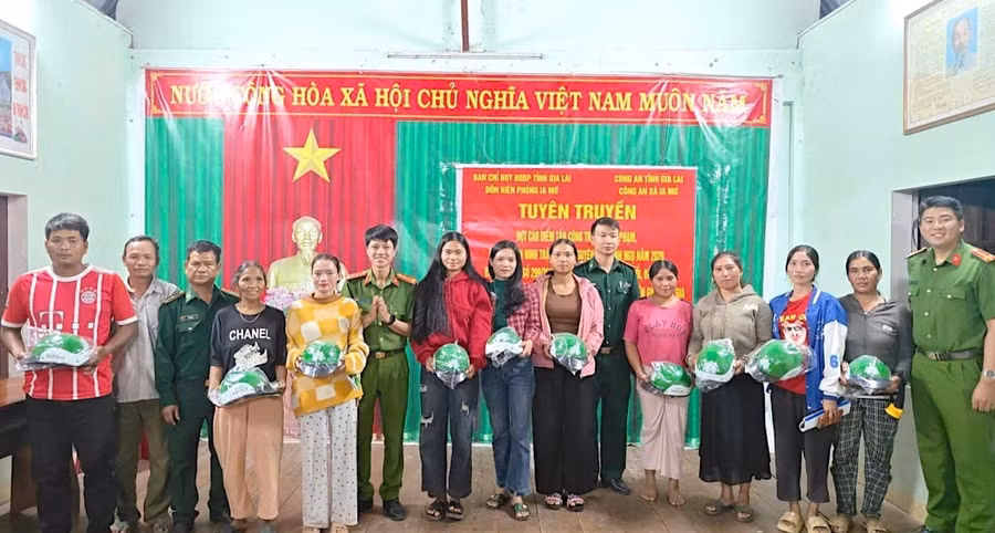 tuyen-truyen-phap-luat-cho-nhan-dan-bien-gioi-ia-mo.jpg