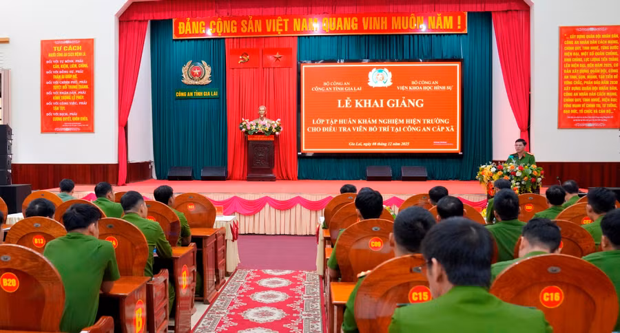 tap-huan-kham-nghiem-hien-truong-cho-dieu-tra-vien-cong-an-cap-xa.jpg