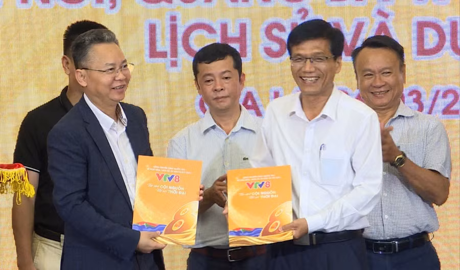 ket-noi-truyen-thong-mo-duong-cho-gia-tri-van-hoa-di-san-va-du-lich.jpg