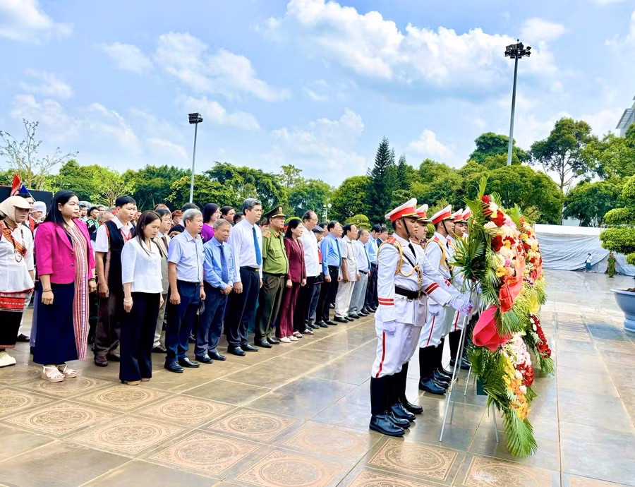 tuong-niem-chu-tich-ho-chi-minh.jpg