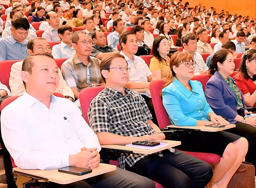 cac-dai-bieu-du-tai-diem-cau-trung-tam-hoi-nghi-tinh-gia-lai-anh-duc-thuy.jpg