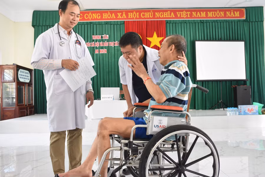 kham-sang-loc-va-danh-gia-nhu-cau-ho-tro-cho-nguoi-khuyet-tat.jpg