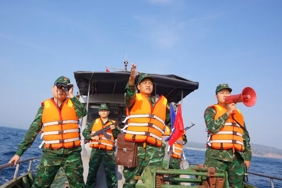 bo-doi-bien-phong-phong-chong-bao-bualoi.jpg