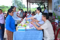 Đoàn Kinh tế - Quốc phòng 74 khám bệnh, cấp thuốc cho công nhân và người dân Campuchia