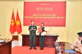 Quân đoàn 34 trao quyết định tuyển dụng QNCN cho vợ Thượng sĩ Kpă Thiêp.