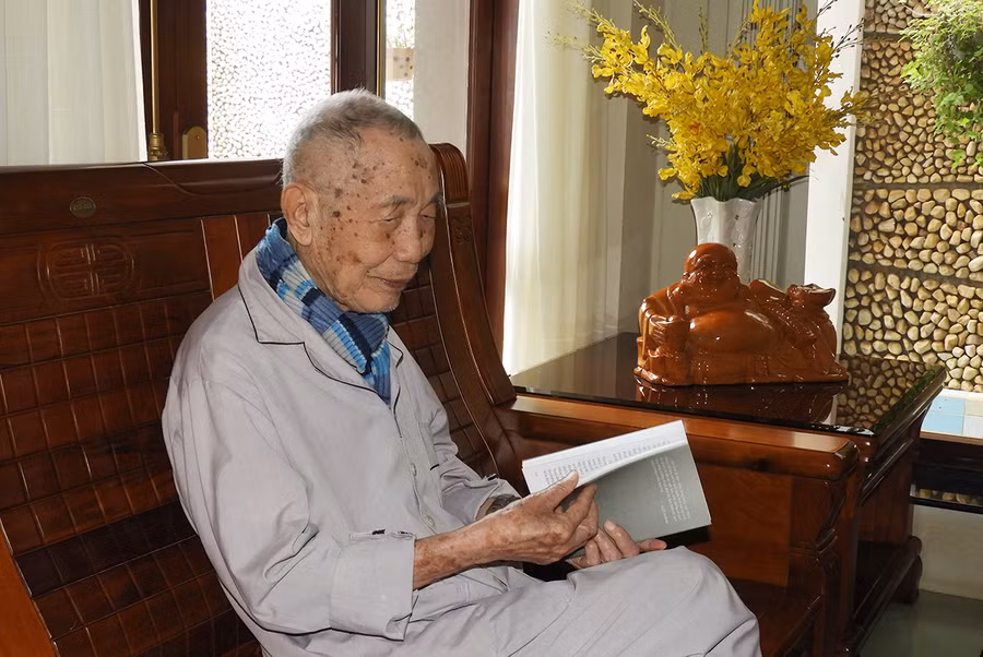 Ông Ngô Thành-Cán bộ lão thành cách mạng, nguyên Phó Bí thư Tỉnh ủy là người có nhiều kỷ niệm với đồng chí Võ Chí Công. Ảnh: Thanh Nhật Ông Ngô Thành-Cán bộ lão thành cách mạng của tỉnh, nguyên phó Bí thư Thường trực Tỉnh ủy (Cư trú tại tổ dân phố 6 phường tây Sơn, TP, Pleiku) là người có nhiều kỷ niệm với đồng chí Võ Chí Công.