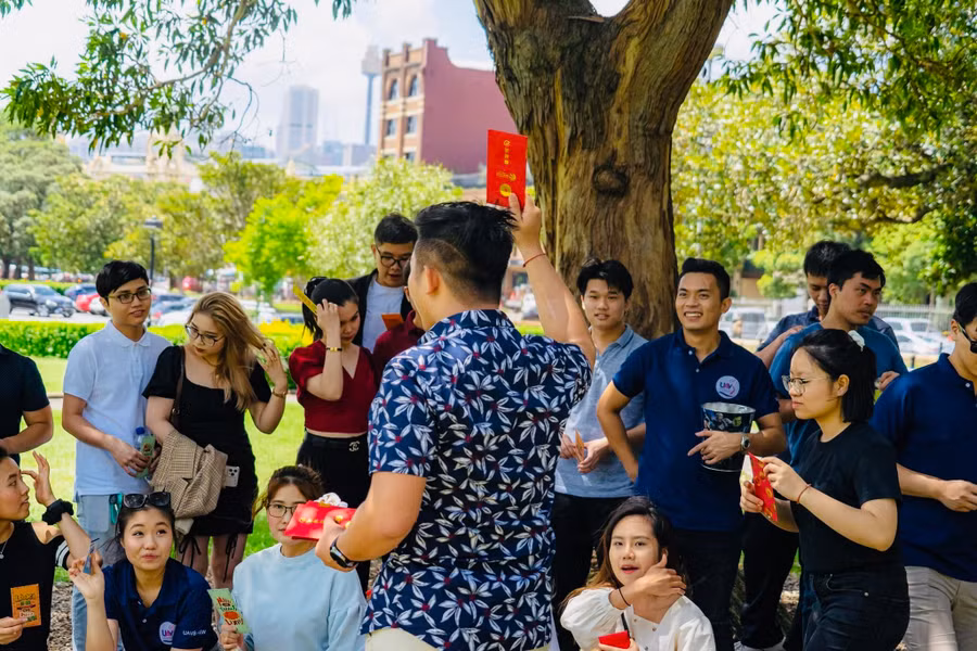 Đạt tham gia sự kiện Tết cùng Hội Sinh viên Việt Nam tại Úc. Ảnh: NVCC