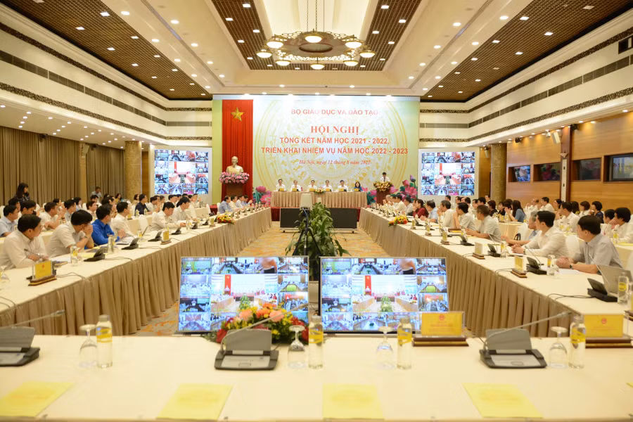 Hội nghị tổng kết năm học 2021 - 2022 và triển khai nhiệm vụ năm học 2022 - 2023 sáng nay 12.8 - Ảnh: Mạnh nguyễn