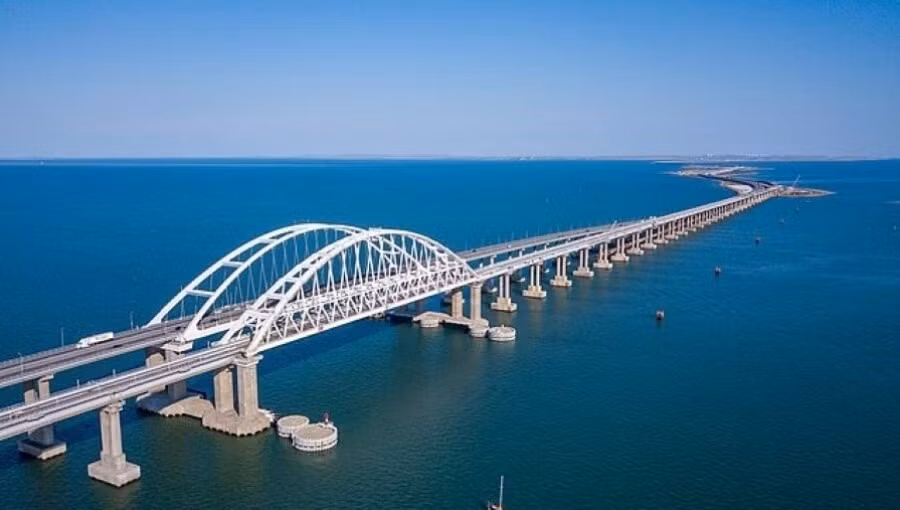  Cầu Crimea nối bán đảo Crimea với đất liền Nga. Ảnh: Rosavtodor.ru