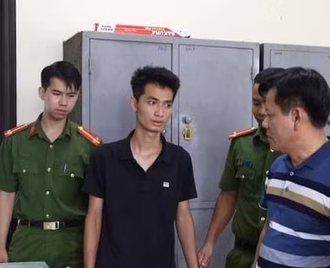 Đối tượng bị bắt giữ ngay trong đêm 13-8. Ảnh nguồn báo Công an TP. Hồ Chí Minhtương