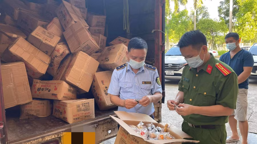 Lào Cai thu giữ gần 1,4 tấn bánh dẻo không rõ nguồn gốc xuất xứ. Ảnh Tổng cục Quản lý Thị trường