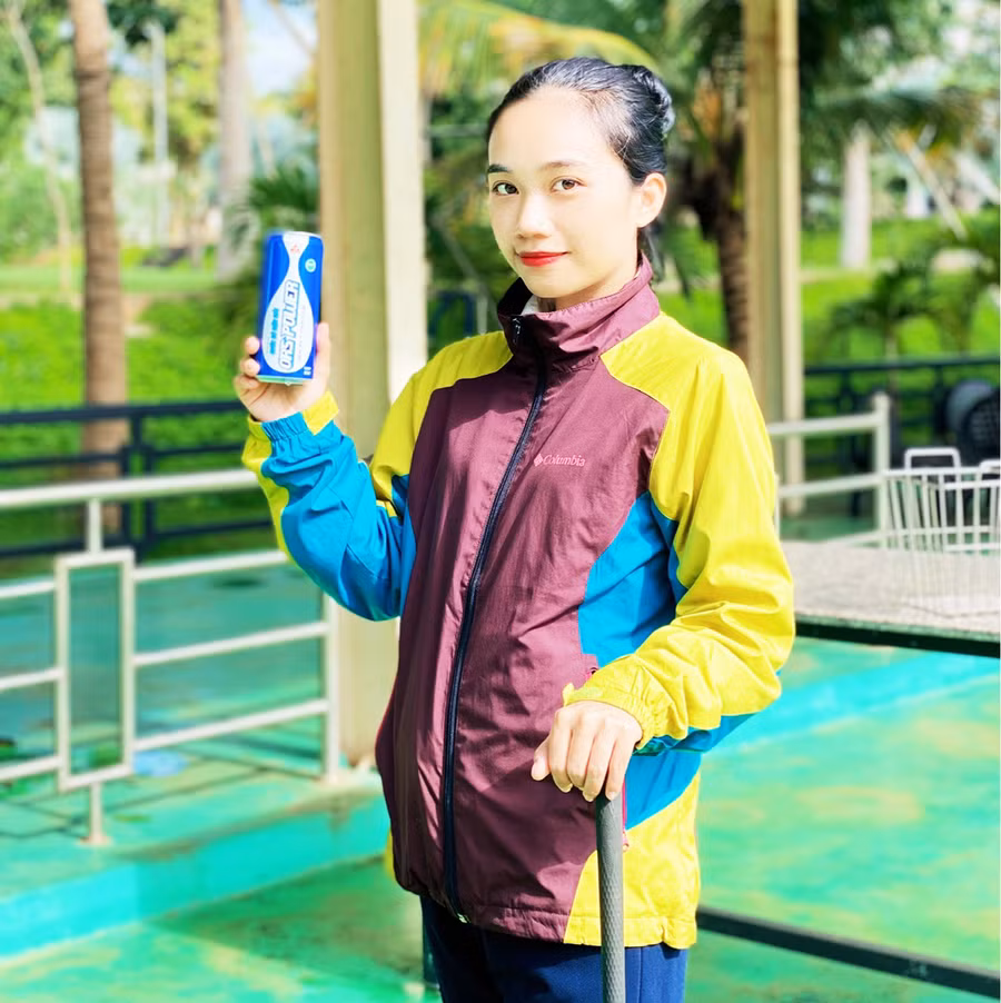  Nhiều người chọn nước Ors Power để bù điện giải sau khi tham gia các hoạt động vận động. Ảnh: Khang Nghi