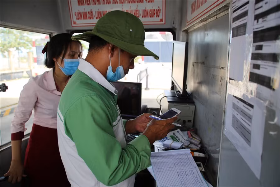 Tài khoản của anh Lê Hoàng Minh ở Đà Nẵng đã đóng đủ tiền, nhưng trạm thu phí ở Quảng Ngãi không nhận diện được thẻ ETC.