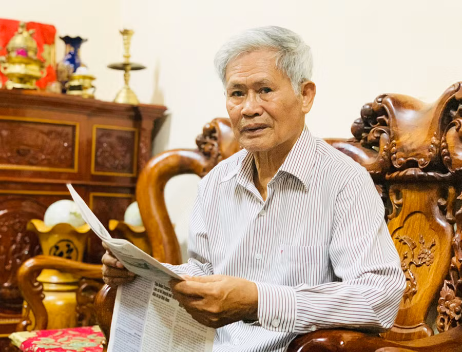  Nay tuổi cao, sức yếu nhưng ông Nguyễn Văn Hòa (tổ 4, phường Hoa Lư, TP. Pleiku) vẫn có nhiều đóng góp tích cực cho các phong trào, hoạt động ở địa phương. Ảnh: Nhật Hào