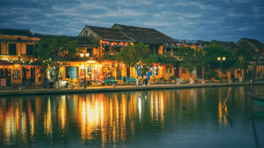 Hội An là một trong những điểm dừng chân trong tour du lịch đắt đỏ nhất thế giới. Ảnh: Phương Vi Hội An là một trong những điểm dừng chân trong tour du lịch đắt đỏ nhất thế giới. Ảnh: Phương Vi