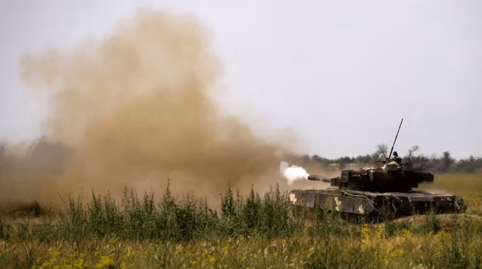  Ukraine nói đã phá được kho đạn của Nga ở Kherson. Ảnh Pravda